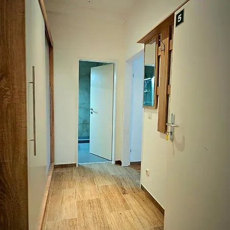 Apartment Broj 5 *